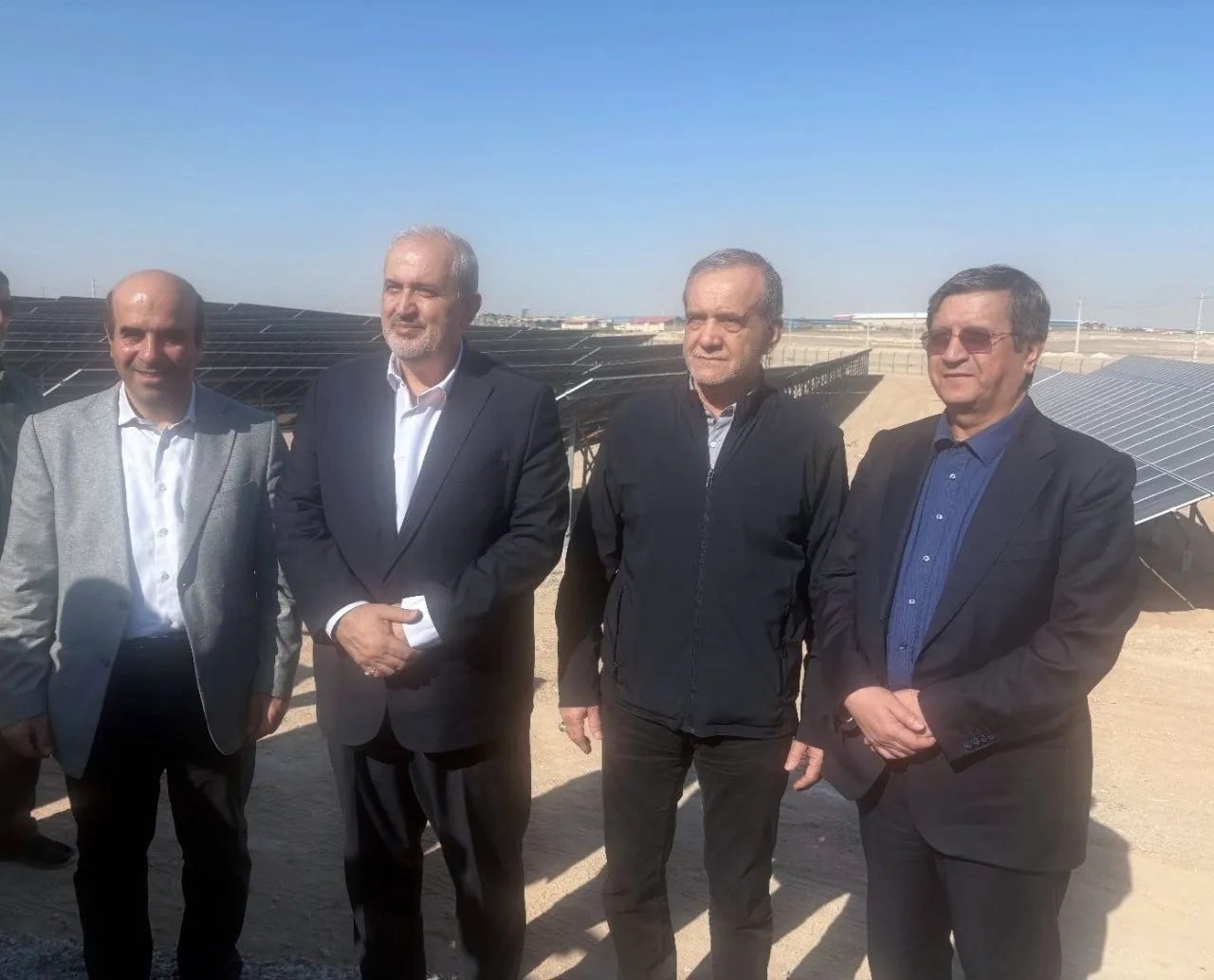 خبر مهم همتی برای این گروه از سرمایهگذاران / بانک مرکزی حمایت ارزی و ریالی میکند