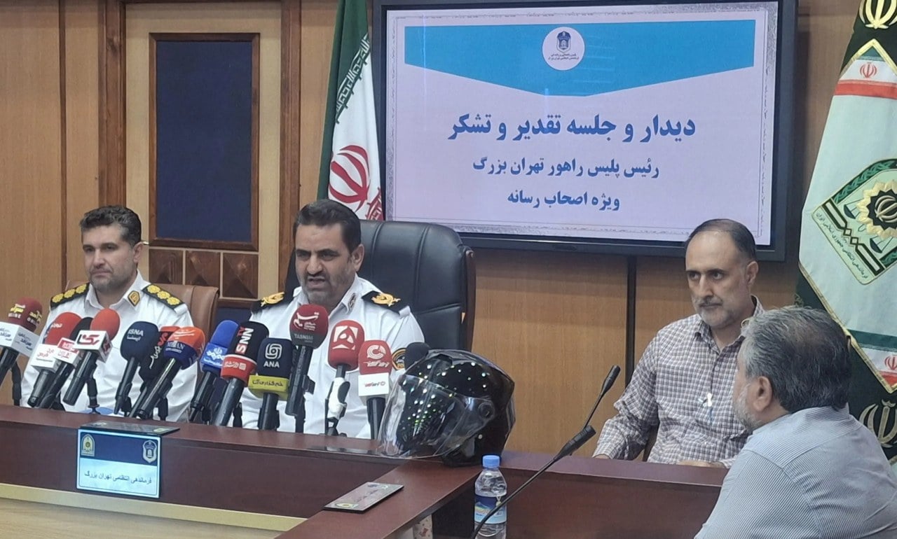 خودروهای پارک شده در پیادهرو به پارکینگ منتقل میشوند
