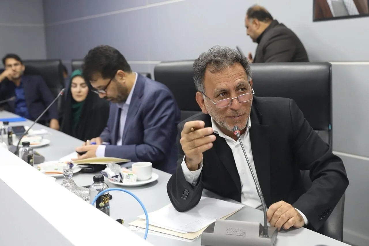 سخگوی کمیسیون انرژی: افزایش قیمت بنزین منتفی است/ حذف کارت‌های سوخت آزاد جایگاه‌داران