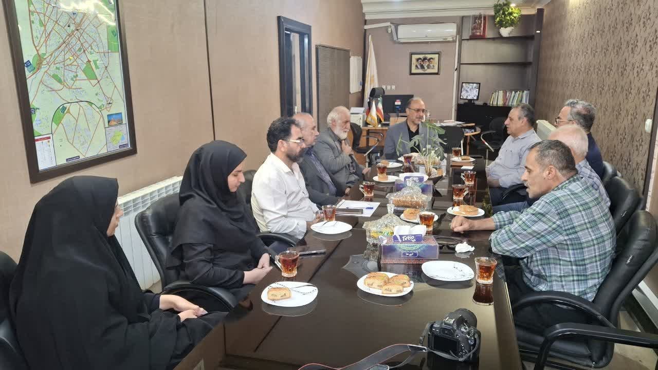 جلسه کانون بازنشستگان قم با مدیرشرکت بیمه آتیهسازان حافظ قم