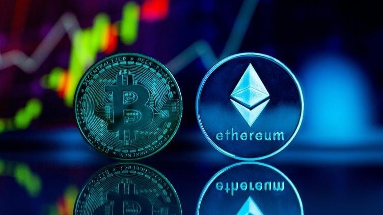 تضاد رفتاری بیت کوین و اتریوم؛ ۱.۴ میلیون واحد اتریوم از صرافیها خارج شد