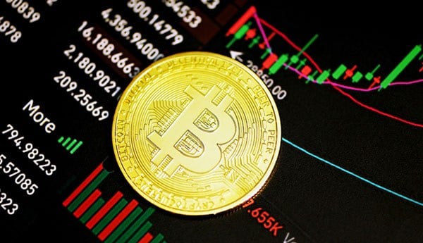نهنگها بیدار شدند؛ نشانه صعود ۷۰ هزار دلاری بیت کوین؟