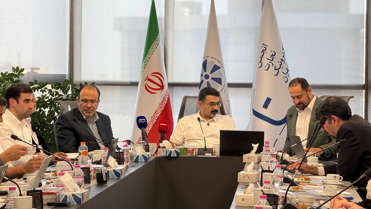 مجوزهای پرهزینه و تنظیمگران متعدد؛ مسیر ورود کسبوکارهای نوپا به اقتصاد دیجیتال هر روز تنگتر میشود