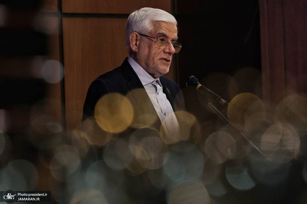 عارف: دهک دهم ۲۳ برابر دهک اول از یارانه بنزین استفاده میکند/ آیا برای ۳ لیتر بنزین بیشتر، باید بنزین غیراستاندارد وارد کنیم؟/ ما باید در دهه ششم انقلاب از تصمیمگیریهای مقطعی و موردی که پشت برخی از آنها اسم اشخاص است، خودداری کنیم