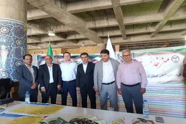 میز خدمت جهاد دانشگاهی لرستان در میعادگاه نماز جمعه برپا شد