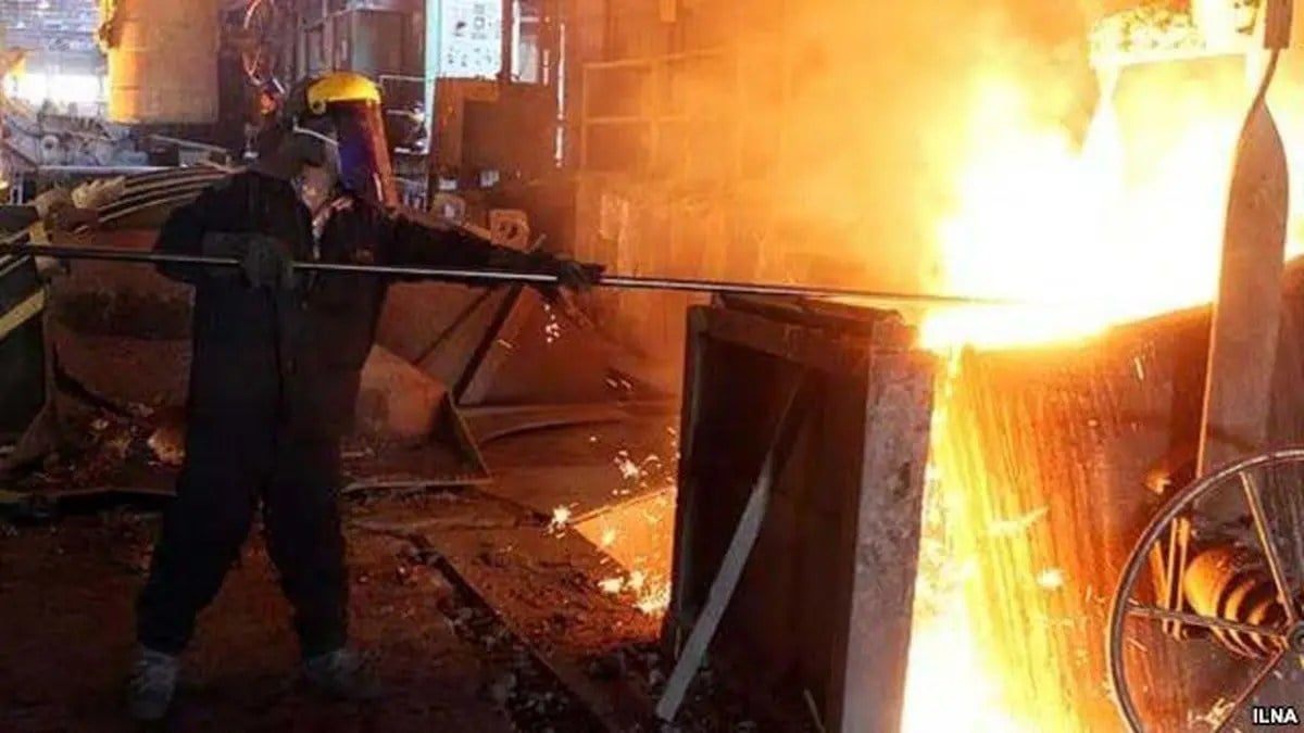 مشکلات بیمهای کارگران کارخانه فولاد سیادن ابهر/ هنوز حقوق خرداد واریز نشده!
