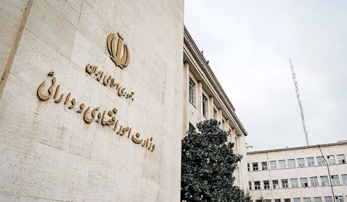 بررسی تأمین کالای اساسی و مطالبات واردکنندگان در کمیسیون اقتصاد