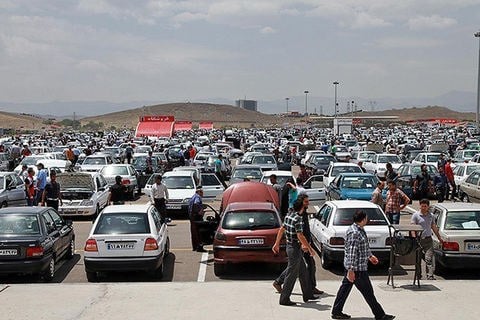 کاهش قیمت خودرو به معنی رونق بازار نیست