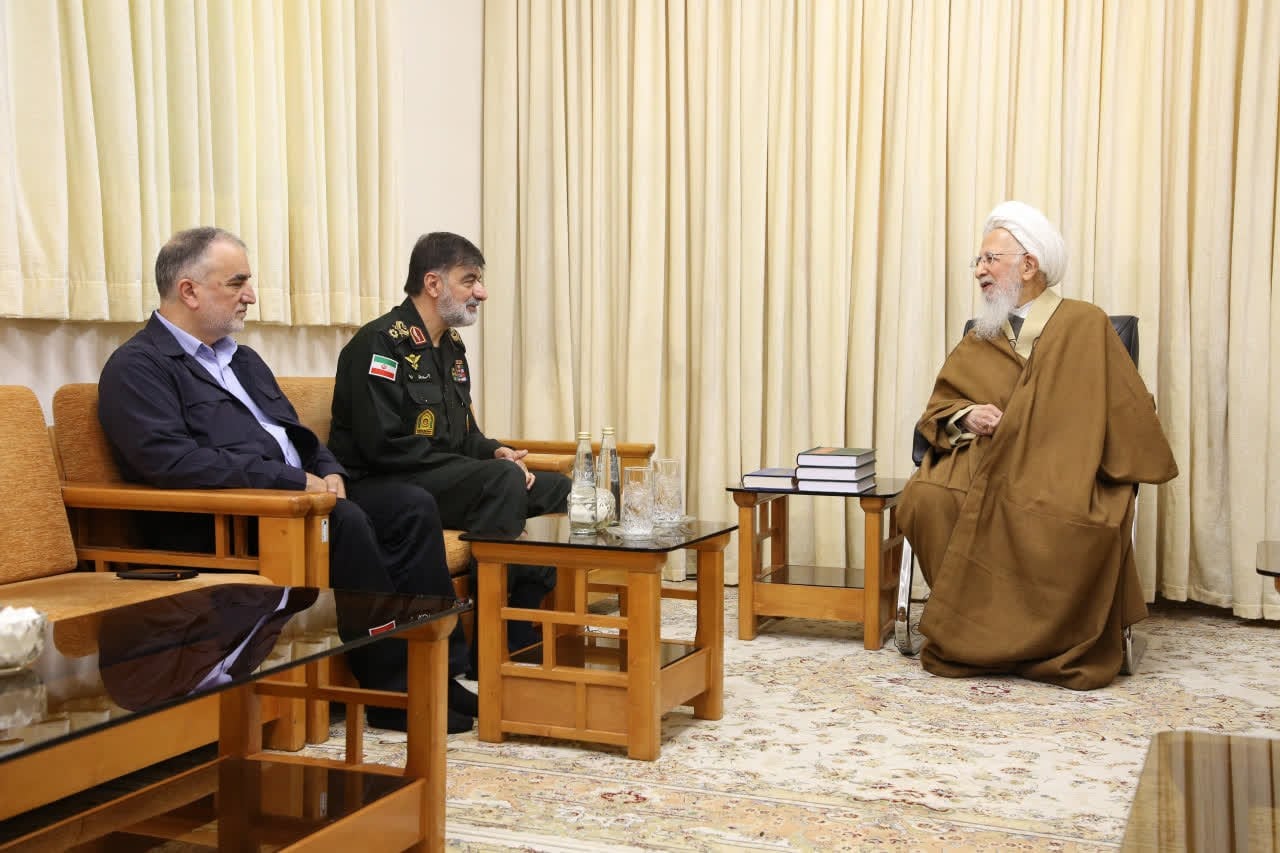 حضرت آیت الله جوادی آملی: کسی که مسئولیتی را بر عهده میگیرد، باید بداند که این مسئولیت، ملک شخصی او نیست | خبرگزاری بینالمللی شفقنا | خبرگزاری شیعیان، فتاوای آیتالله سیستانی و مرجعیت، آخرین اخبار ایران و جهان
