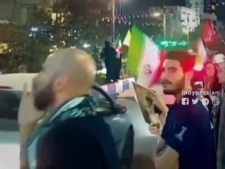 حامیان جمهوری اسلامی در اعتراض به دلار ۲۰۰ هزار تومانی علیه رئیس بانک مرکزی شعار دادند