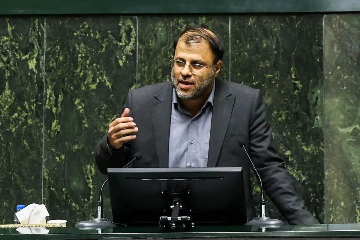 در طرح جدید بنزین سهمیه از ۱۹۰ لیتر به ۹۰ لیتر کاهش مییابد/ هزینه تحمیلی میتواند بعنوان زیرساخت یک انفجار اجتماعی عمل کند