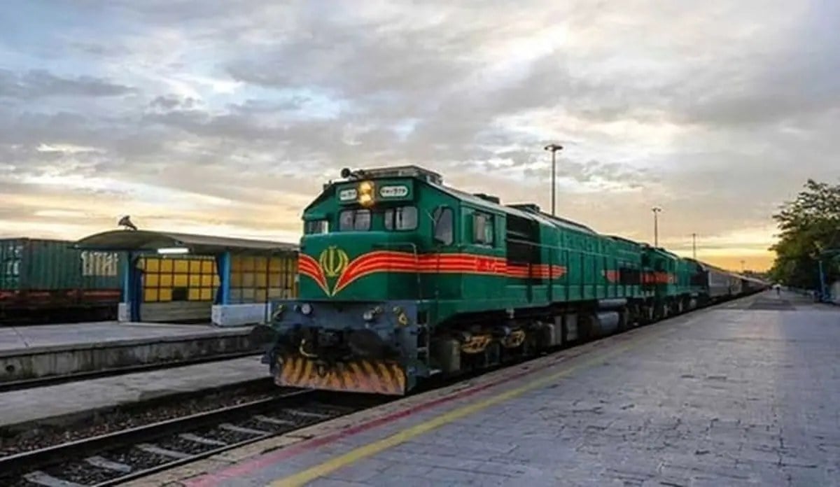 اختلال در مسیر ریلی تهران؛ مسافران ساعت‌ها است سرگردان ماندند