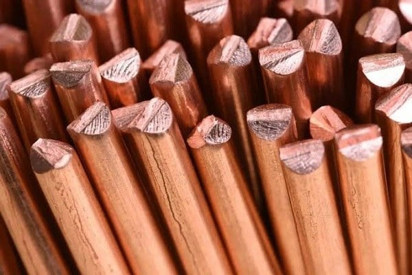 قیمت مس نزدیک رکورد تاریخی ماند و ذخایر لندن کاهش یافت