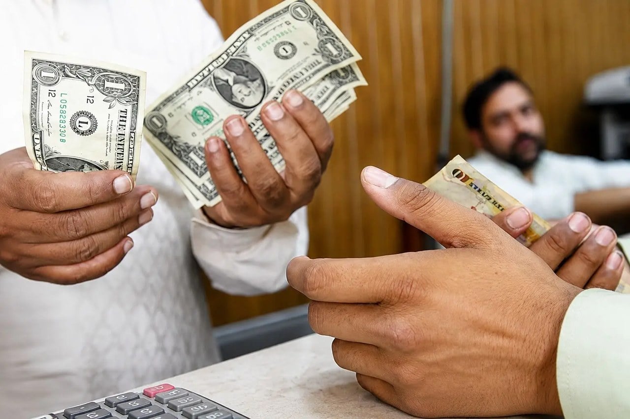 از ۵۰۰ میلیون دلار ارز عرضهشده در بانکها چقدر فروش رفت؟