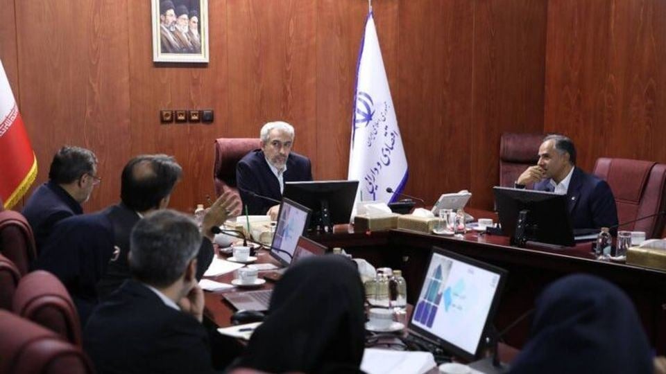 در جلسهای به ریاست وزیر اقتصاد؛ عملکرد بانک تجارت در سال مالی ۱۴۰۴ و تابستان سال جاری بررسی شد