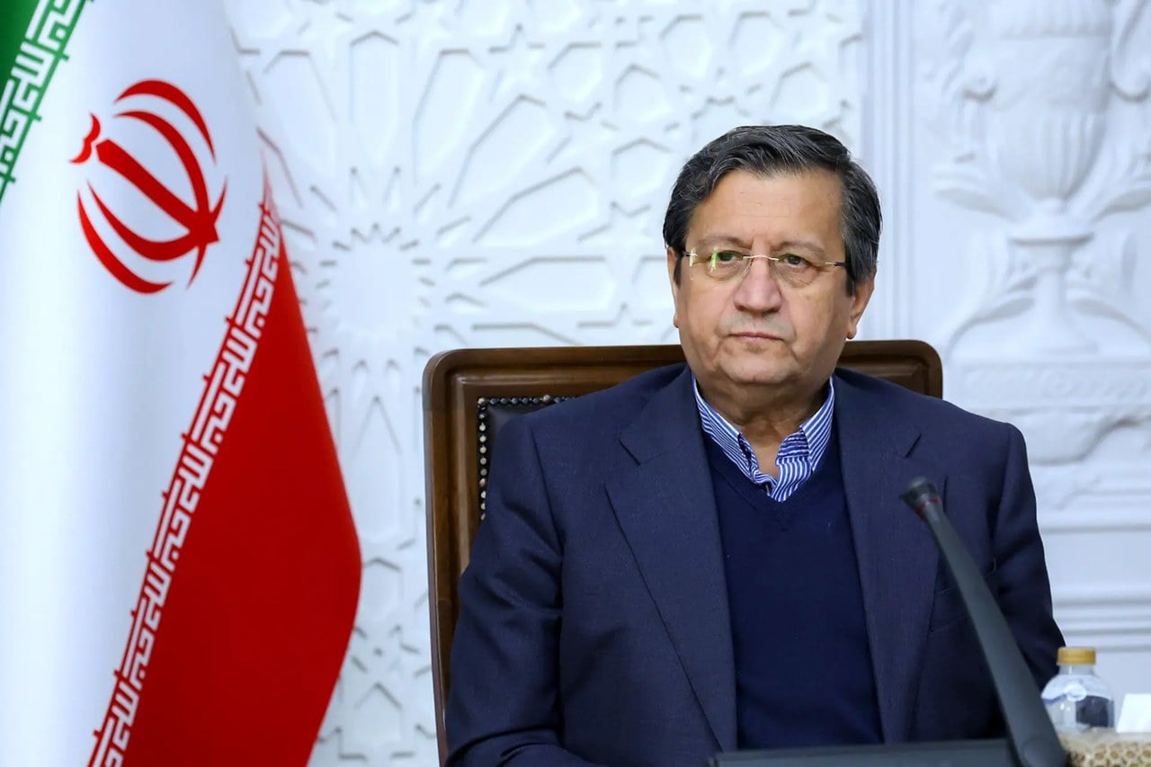 همتی: ارز به اندازه کافی دپو کردیم