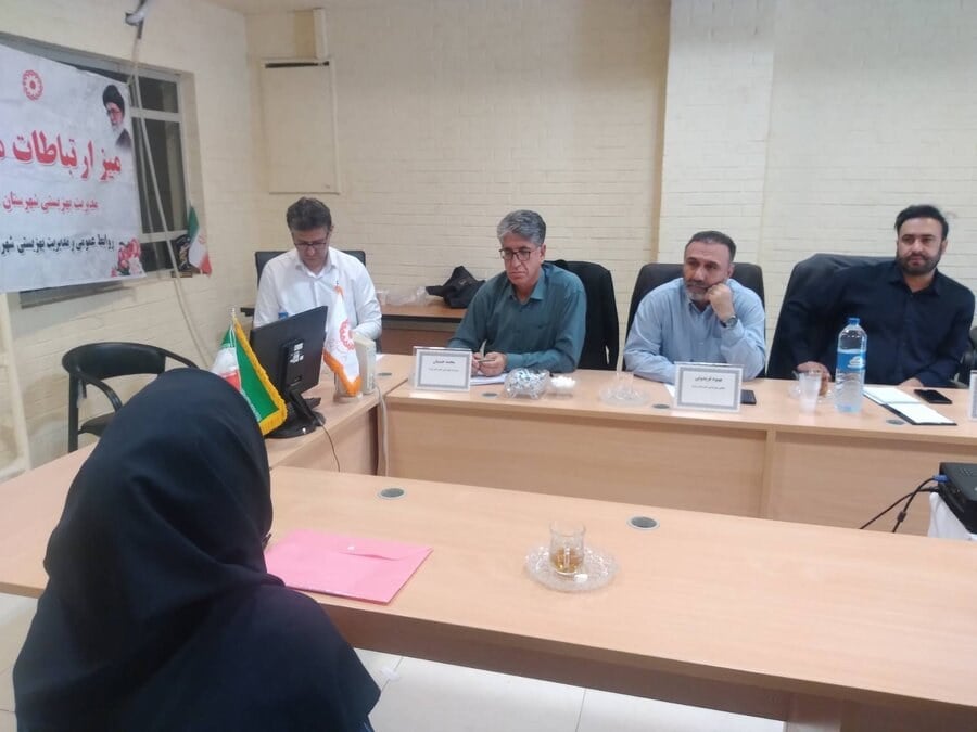 شیراز| برگزاری ملاقات مردمی سرپرست بهزیستی شیراز با مراجعین در قالب «دوشنبههای مردمی»