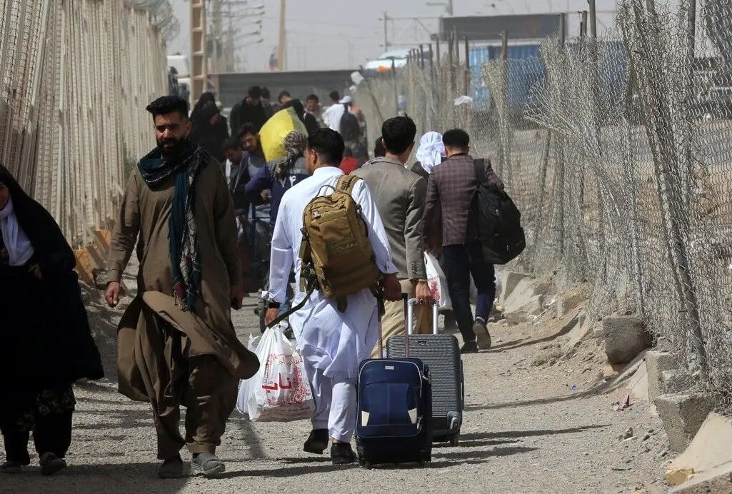 اتباع افغانستانی غیرمجاز، همچنان از کشور طرد میشوند