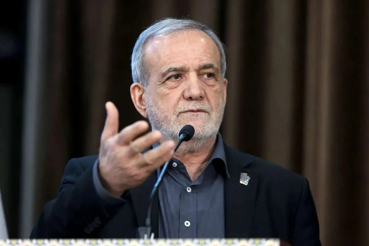 فارس: احتمالاً یک مسیر دریایی قدیمی در جنوب هرمز با استفاده از هدایت حرفهای، دوباره مورد استفاده قرار گرفته/ عراقچی: برخی عناصر دولت آمریکا درصدد گرفتار نگه داشتن ترامپ در جنگی هستند که در آن شکست خورده/ وال استریت ژورنال: فعالیتهای تجاری و بانکی ایران در دبی، با وجود هشدارهای آمریکا همچنان به طور علنی ادامه دارد