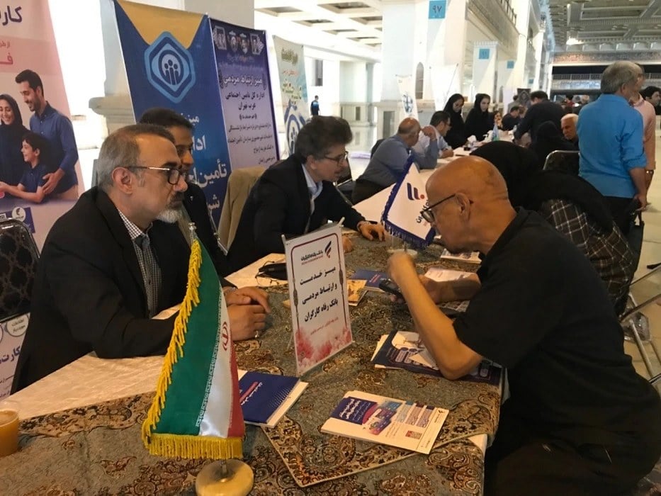 میز خدمت بانک رفاه در میعادگاههای نماز جمعه