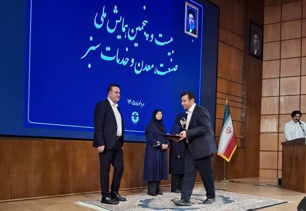فولاد امیرکبیر کاشان برای پنجمین بار در جمع برگزیدگان صنعت سبز کشور