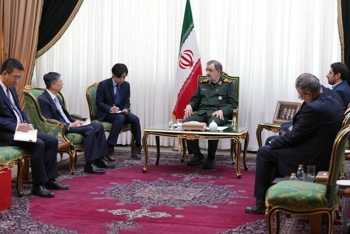 محسن رضایی: آمریکا باید جنگ را پایان دهد و پولهای مسدود شده ایران را بپردازد