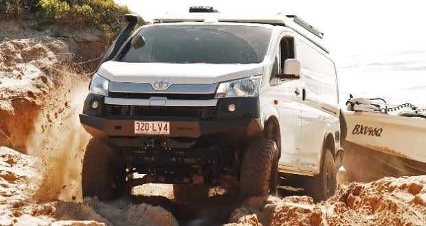 تویوتا HiAce به هیولای آفرودی تبدیل شد؛ کمپر 4×4 که لندکروزر را به چالش میکشد