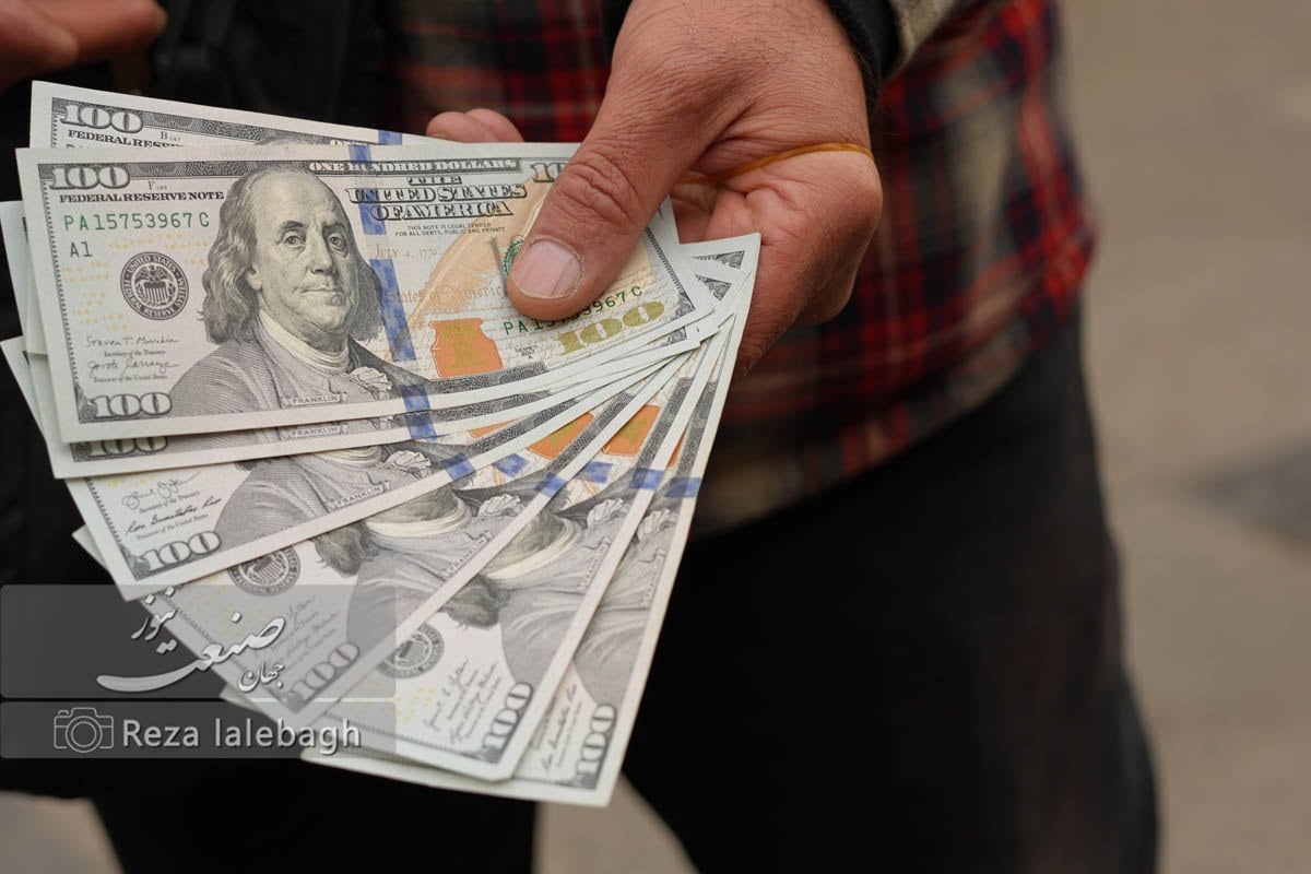 پرواز صبحگاهی قیمت دلار؛ یورو ۲۳۸ هزار تومان شد