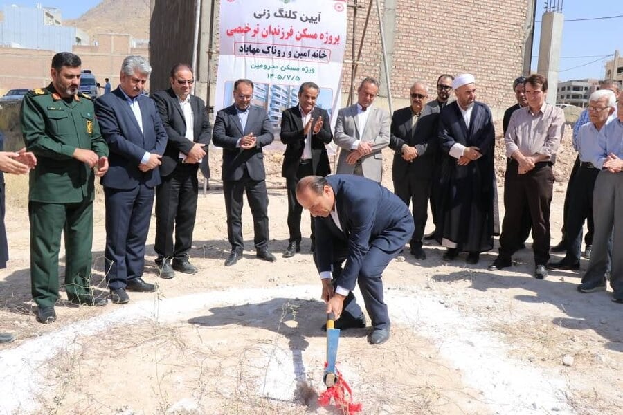 کلنگ مجتمع ۳۰ واحدی در مهاباد بر زمین زده شد