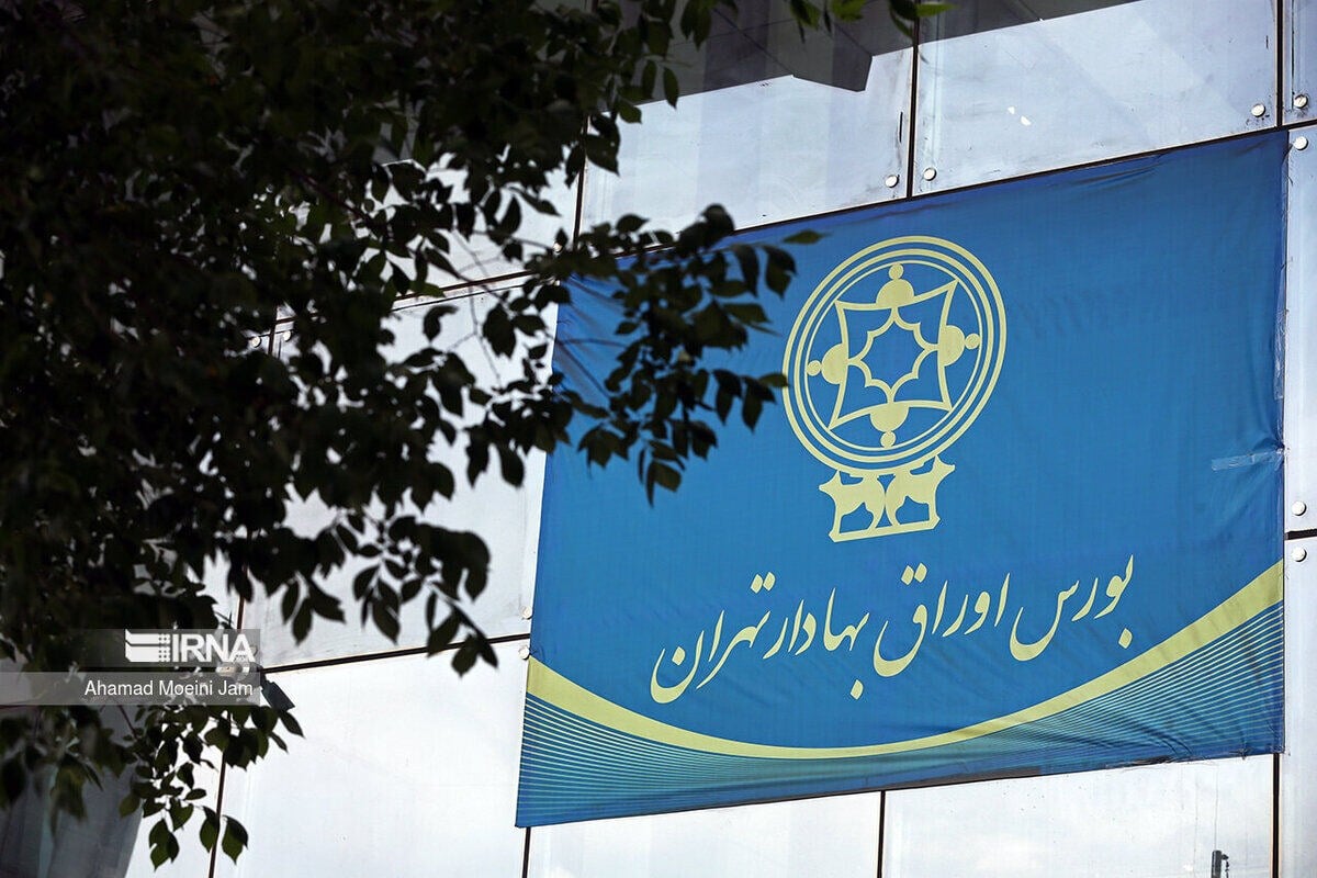 رشد ۱۲۲ هزار واحدی شاخص بورس؛ ورود پول حقیقی به سهام و خروج از صندوقهای طلا