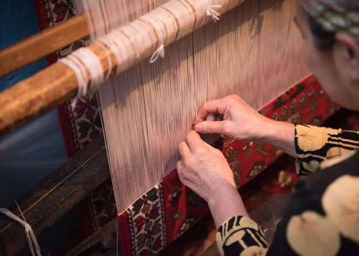 دردسرهای یک زن قالیباف با بیماریهای جسمی فراوان/ ۲۳ سال حق بیمه دادم حالا برای بازنشستگی ۱۵۰ میلیون تومان اضافه میخواهند!