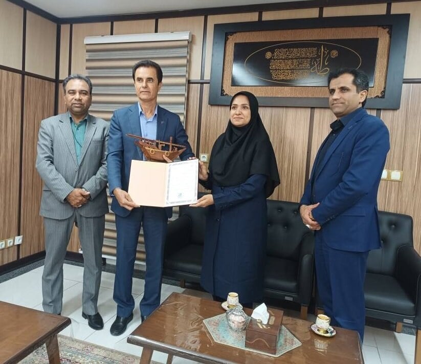 تبریک مدیرکل بهزیستی هرمزگان به مدیریت بانک رفاه به مناسبت ارتقای درجه و کسب رتبه کشوری