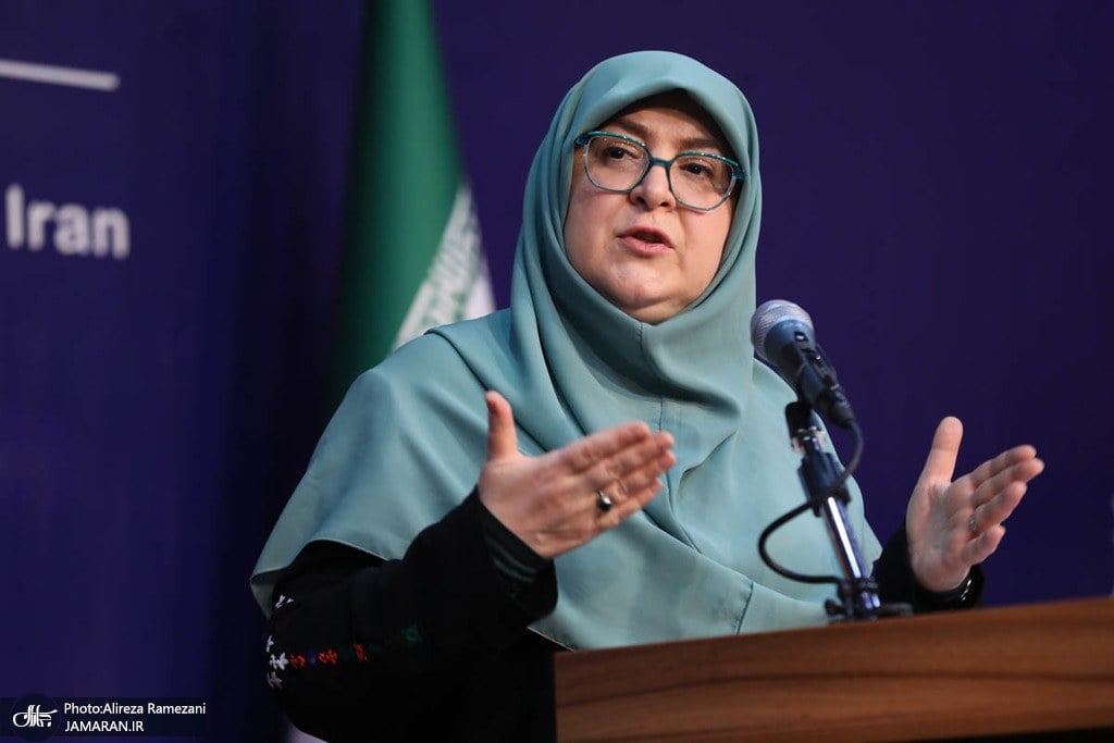 سخنگوی دولت: از جنگ نمیترسیم و از مذاکره نمیگریزیم/ احتمالا در استانهای شمالی مشکل گاز داشته باشیم/ تمام رقمی که از افزایش قیمت بنزین حاصل میشود، خرج کالابرگ خواهد شد/ ایران برای تحریمهای پروازی به نهادهای جهانی شکایت کرده است