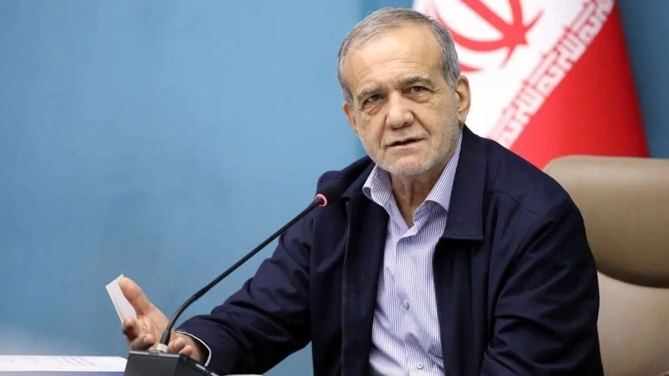 پزشکیان: به دنبال تحمیل تصمیمات انرژی به مردم نیستیم؛ هرجا مشکلی ایجاد شود، اصلاح میکنیم مسعود پزشکیان خیال مردم را راحت کرد/ قیمت بنزین بالا می رود؟