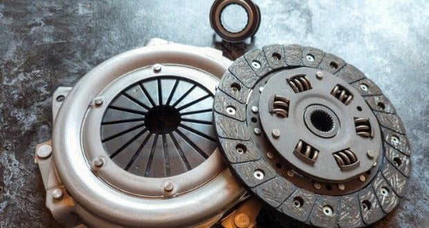 چرا کلاچ خودرو بوی سوختگی میدهد؟ این نشانه را جدی بگیرید