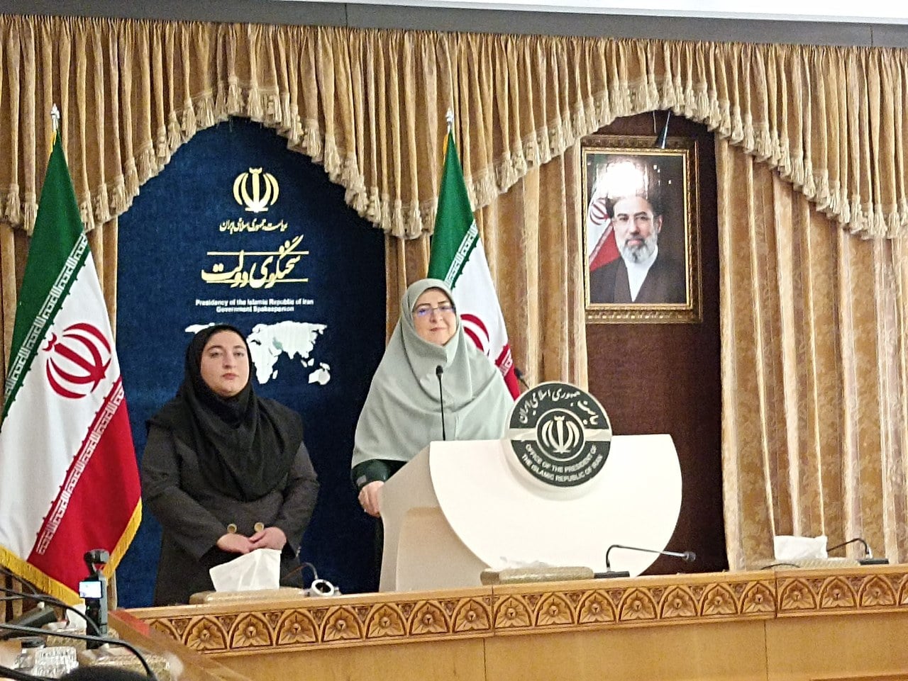 سخنگوی دولت در پاسخ به شفقنا: منابع حاصل از اصلاح قیمت صرف معیشت مردم می‌شود/ مردم در استفاده از خودروی شخصی مقصر نیستند/ توسعه رایگان سی‌ان‌جی و ال‌پی‌جی در دستور کار است/ قدردانی از حضرت آیت الله سیستانی به دلیل حمایت از خانواده های آسیب دیده جنگ   | خبرگزاری بین‌المللی شفقنا | خبرگزاری شیعیان، فتاوای آیت‌الله سیستانی و مرجعیت، آخرین اخبار ایران و جهان