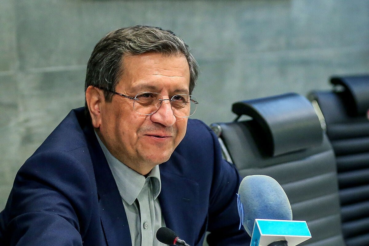 همتی: بانک مرکزی در برابر نوسانات غیرعادی بازار تماشاگر نخواهد بود