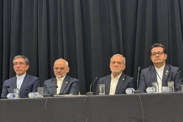 تبادل دیدگاهها در دیدار رییس جمهور با ایرانیان آمریکا