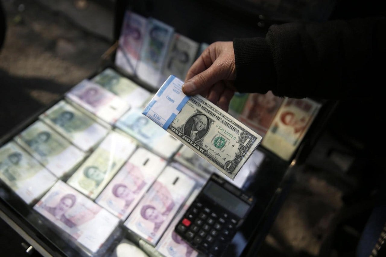تست کف ۲۳۰ هزار تومانی دلار