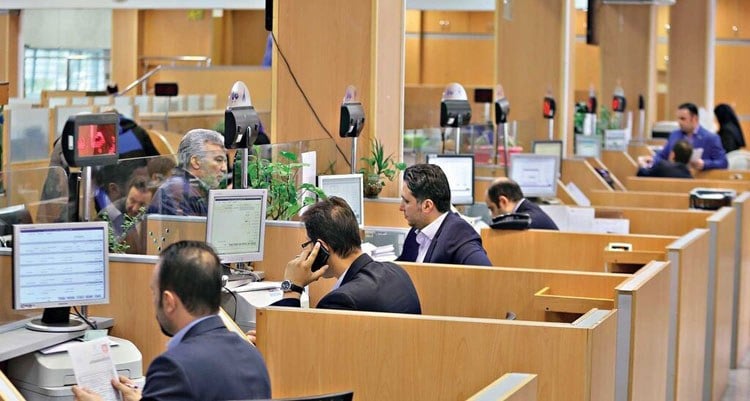 بانک‌ها برای هر خدمت چقدر از شما پول می‌گیرند؟ جدول