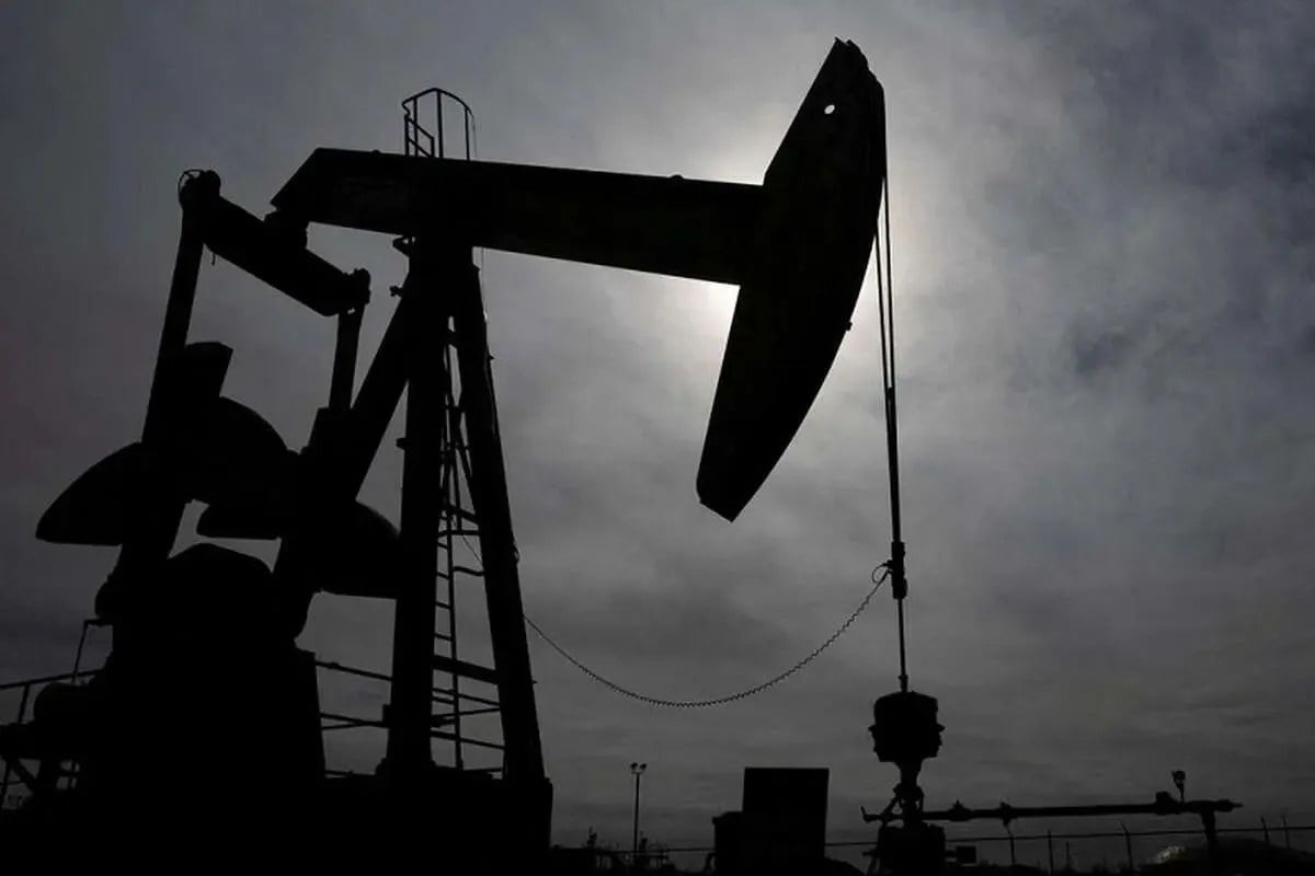 پاتریک دیهان، تحلیلگر ارشد Gas Buddy: حمله به یک پالایشگاه بزرگ نفت روسیه، حملات انصارالله به ریاض و احتمال افزایش قیمت نفت پس از باز شدن معاملات الکترونیکی در اواخر امروز؛ ادامه این آشفتگی احتمالاً در روزهای آینده به افزایش بیشتر قیمت بنزین و گازوئیل دامن میزند
