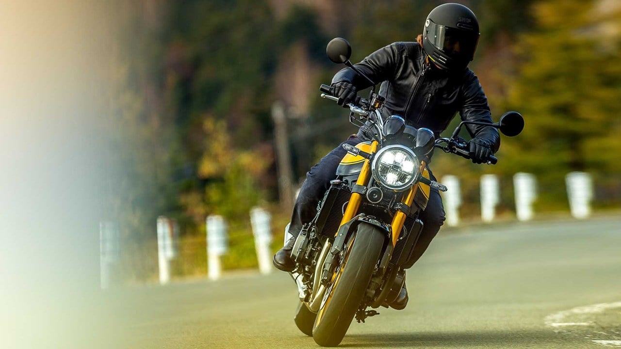 نخستین نگاه به موتورسیکلت Kawasaki Z900RS 2026: تکامل یافته با حالوهوای کلاسیک