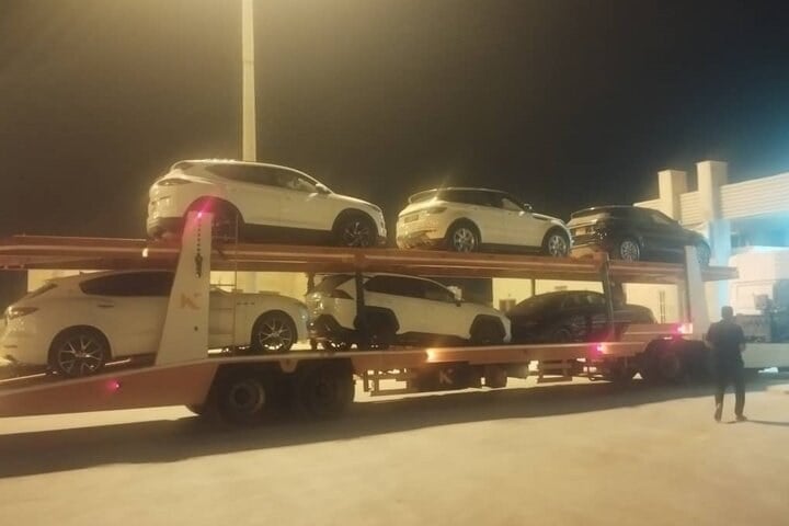 تداوم فعالیتهای تجاری بندر دیر؛ آغاز ورود خودرو از قطر