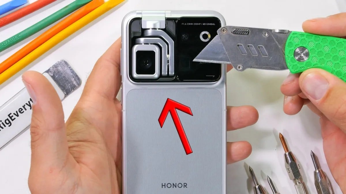 تست مقاومت Honor Robot Phone را ببینید: ضعف گیمبال سهمحوره در برابر گردوغبار