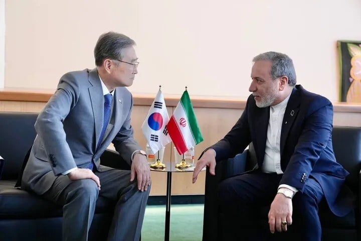 چین: ضروری است ایران و آمریکا صلح را انتخاب کنند؛ بحران تنگه هرمز باید از طریق گفتوگو حل شود/ وزیر خزانهداری آمریکا: ما از درگیری با ایران عبور خواهیم کرد و قیمت انرژی کاهش خواهد یافت/ منبع داخلی: کلیه پروازهای ایرلاینهای ایرانی به امارات لغو شد/ نفت ۱۰۵.۶ دلار شد/ ادعای مدیرعامل آرامکو: هرگونه اختلال در تأمین را میتوانیم «ظرف چند روز»، برطرف کنیم
