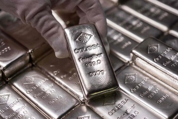 شماره معکوس در فرابورس؛ اولین «نقرهفروش» بازار در یک قدمی عرضه اولیه