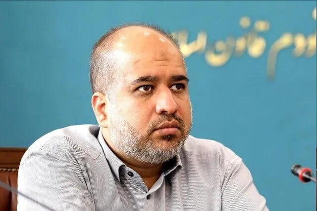 خضریان: بنزین کد ملی، دهکهای پایین را هم به بازار سیاه میکشاند