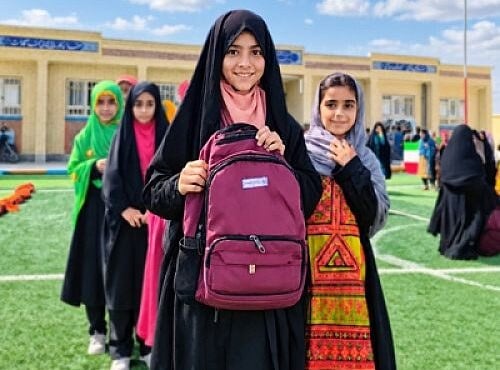 بانک اقتصادنوین ۴۷۰۰ بسته آموزشی در مدارس خود توزیع کرد