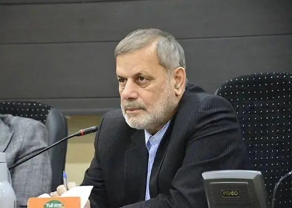 حیات مقدم، نماینده مجلس: قیمت برخی خودروهای معمولی در ایران، چند برابر نمونهٔ مشابه خود در بازارهای جهانی است/ یک بار برای واردات خودرو از فرد پول میگیریم، بعد میگوییم خودرو شما لوکس است و باید مالیات بدهی؛ واقعا چه خبر است؟