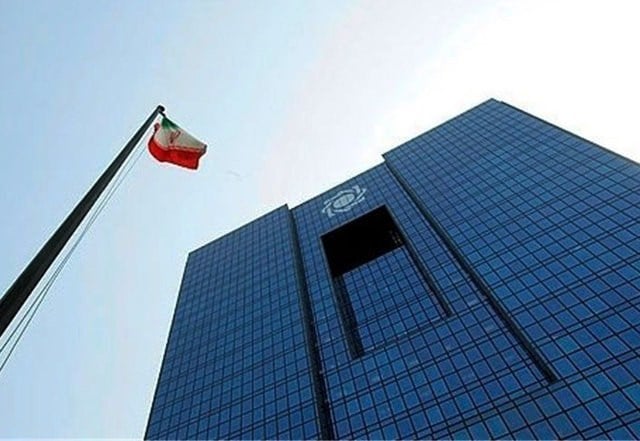 بانک مرکزی: هر ایرانی بالای ۱۸ سال، می تواند ۱۰ هزار دلار بگیرد
